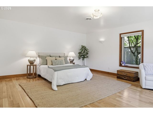 2475 LARIAT MEADOWS Dr, Eugene, OR 97401