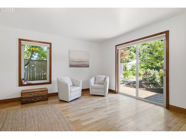 2475 LARIAT MEADOWS Dr, Eugene, OR 97401
