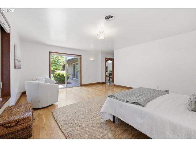 2475 LARIAT MEADOWS Dr, Eugene, OR 97401