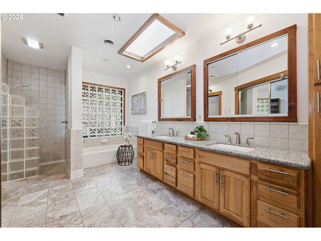 2475 LARIAT MEADOWS Dr, Eugene, OR 97401
