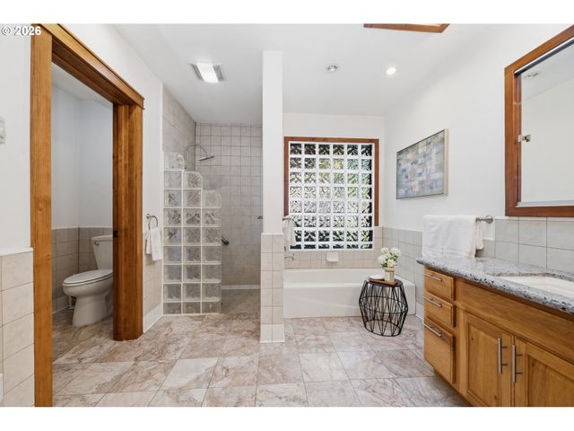 2475 LARIAT MEADOWS Dr, Eugene, OR 97401