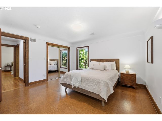 2475 LARIAT MEADOWS Dr, Eugene, OR 97401