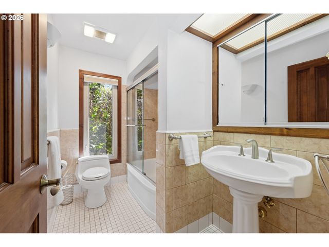 2475 LARIAT MEADOWS Dr, Eugene, OR 97401
