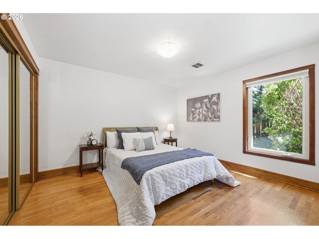 2475 LARIAT MEADOWS Dr, Eugene, OR 97401