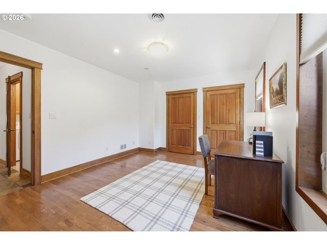 2475 LARIAT MEADOWS Dr, Eugene, OR 97401