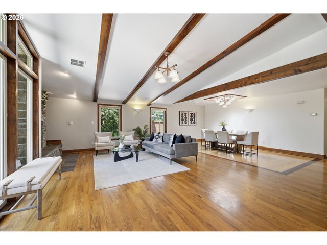 2475 LARIAT MEADOWS Dr, Eugene, OR 97401