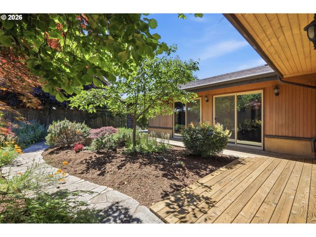 2475 LARIAT MEADOWS Dr, Eugene, OR 97401