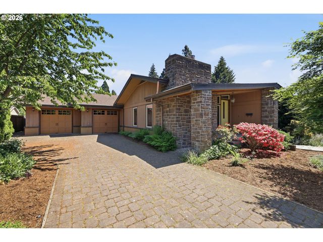 2475 LARIAT MEADOWS Dr, Eugene, OR 97401