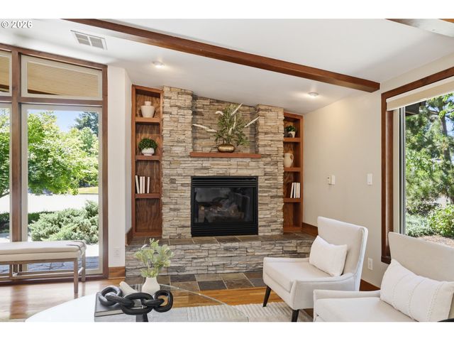 2475 LARIAT MEADOWS Dr, Eugene, OR 97401