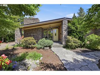 2475 LARIAT MEADOWS Dr, Eugene, OR 97401