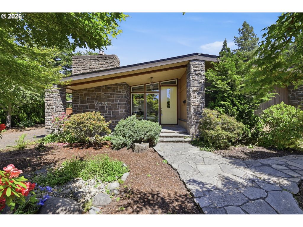 2475 LARIAT MEADOWS Dr, Eugene, OR 97401