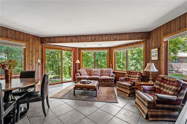 2411 James St, Hopewell Twp, PA 15001