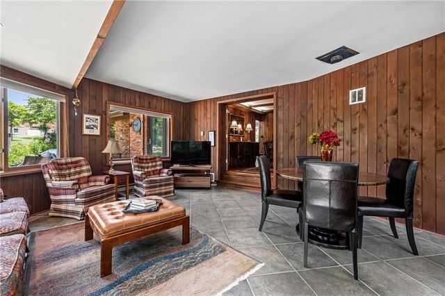 2411 James St, Hopewell Twp, PA 15001
