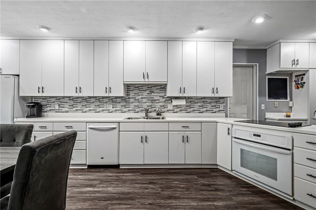 2411 James St, Hopewell Twp, PA 15001