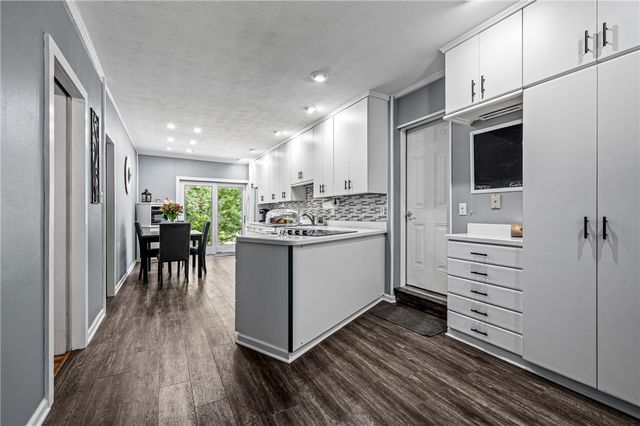 2411 James St, Hopewell Twp, PA 15001