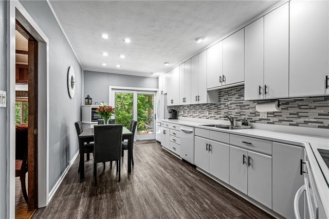 2411 James St, Hopewell Twp, PA 15001
