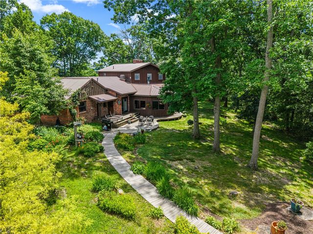 2411 James St, Hopewell Twp, PA 15001