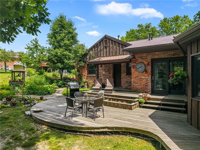 2411 James St, Hopewell Twp, PA 15001