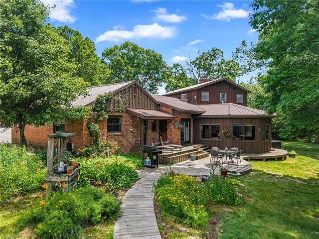 2411 James St, Hopewell Twp, PA 15001