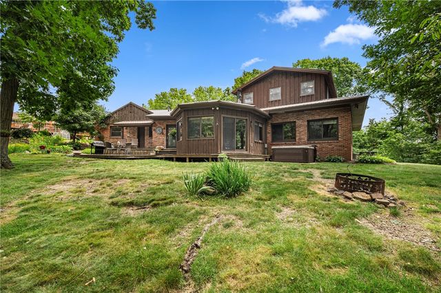 2411 James St, Hopewell Twp, PA 15001