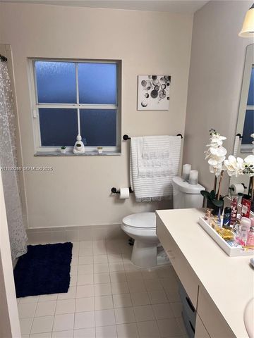 9571 NW 52nd Street, Sunrise, FL 33351
