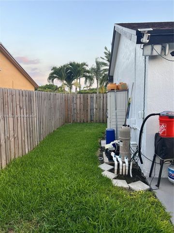 9571 NW 52nd Street, Sunrise, FL 33351