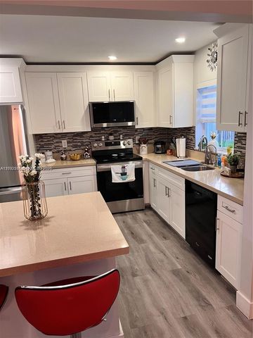 9571 NW 52nd Street, Sunrise, FL 33351