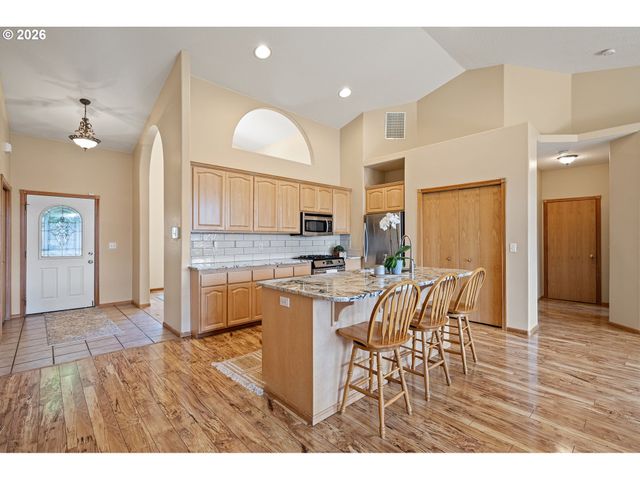 619 DRIFTWOOD Dr, Eugene, OR 97402