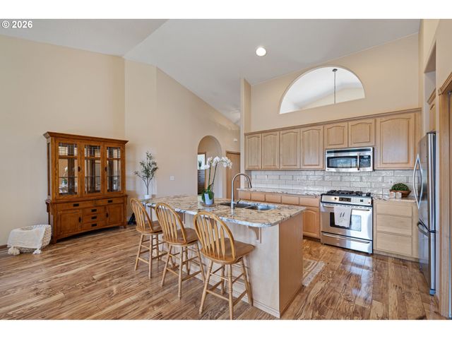 619 DRIFTWOOD Dr, Eugene, OR 97402