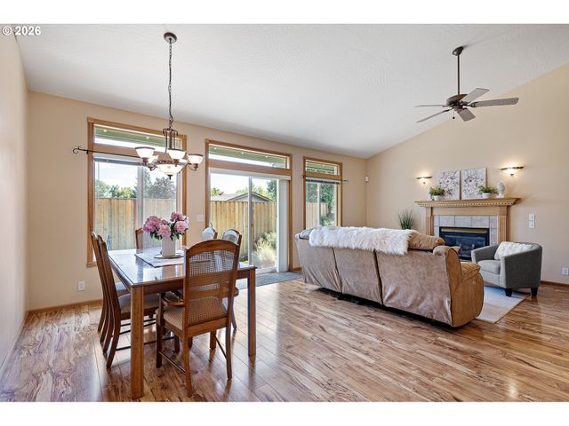 619 DRIFTWOOD Dr, Eugene, OR 97402