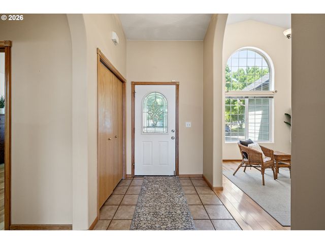 619 DRIFTWOOD Dr, Eugene, OR 97402