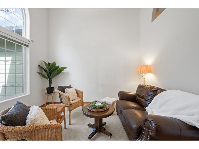 619 DRIFTWOOD Dr, Eugene, OR 97402