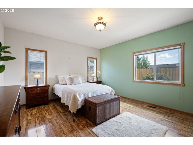 619 DRIFTWOOD Dr, Eugene, OR 97402