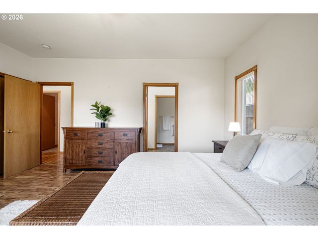 619 DRIFTWOOD Dr, Eugene, OR 97402