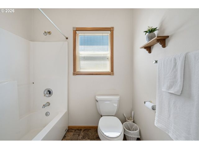 619 DRIFTWOOD Dr, Eugene, OR 97402