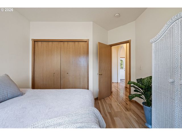 619 DRIFTWOOD Dr, Eugene, OR 97402