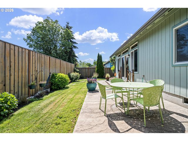 619 DRIFTWOOD Dr, Eugene, OR 97402