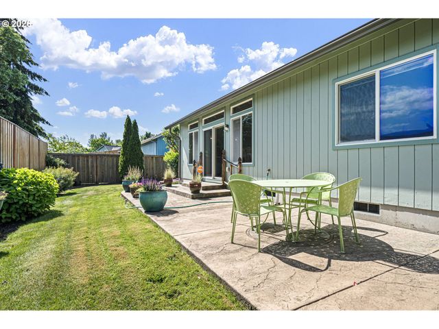 619 DRIFTWOOD Dr, Eugene, OR 97402