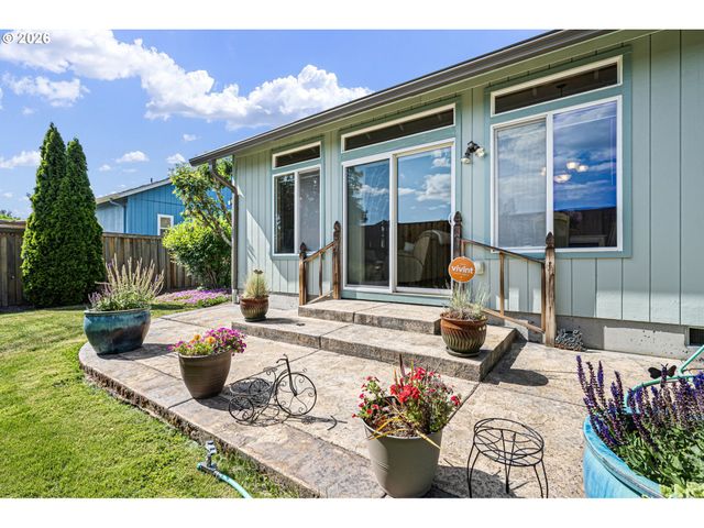 619 DRIFTWOOD Dr, Eugene, OR 97402