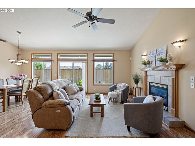 619 DRIFTWOOD Dr, Eugene, OR 97402