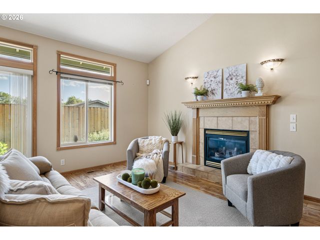 619 DRIFTWOOD Dr, Eugene, OR 97402