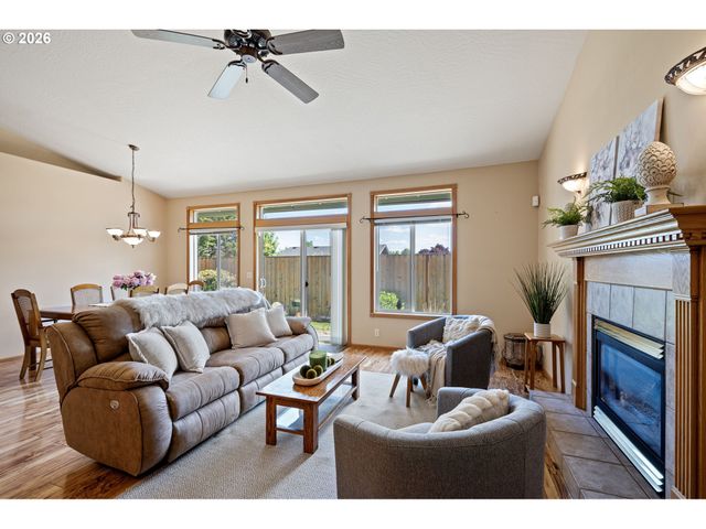 619 DRIFTWOOD Dr, Eugene, OR 97402