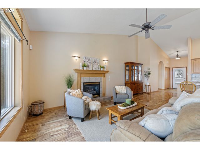 619 DRIFTWOOD Dr, Eugene, OR 97402