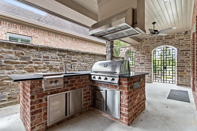 7725 Savannah, Beaumont, TX 77707