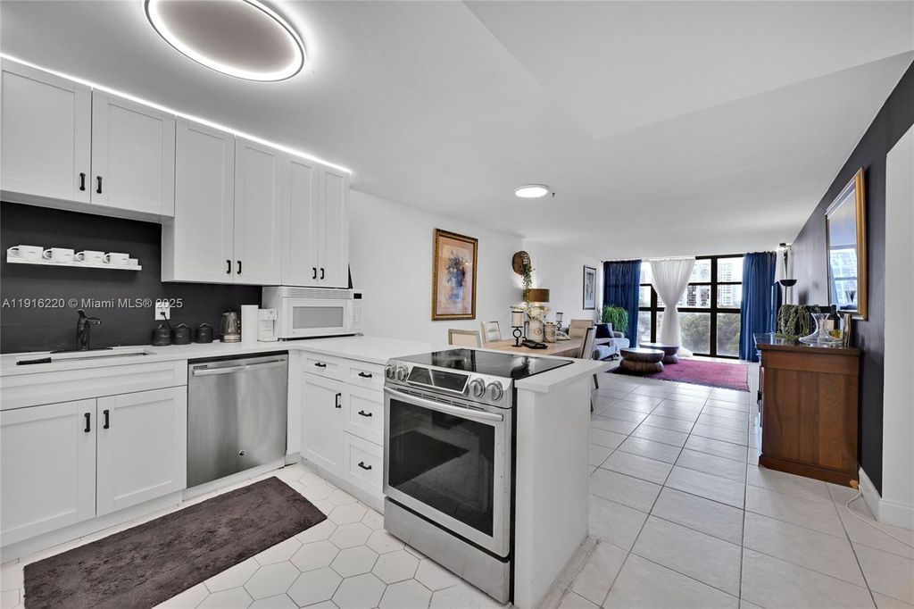 400 Leslie Dr 605, Hallandale Beach, FL 33009