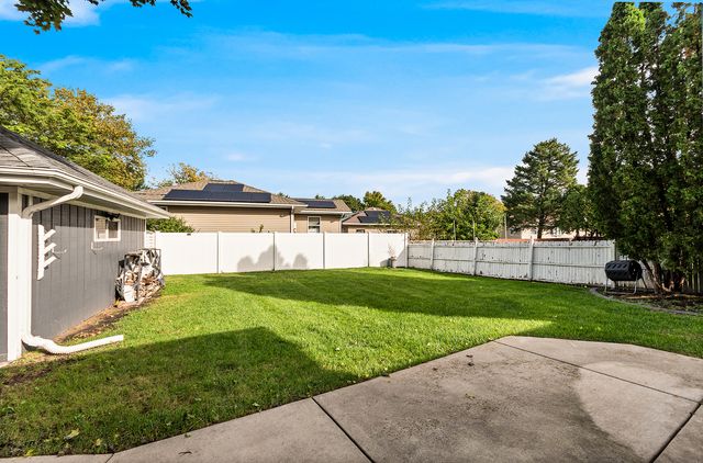 2817 Wake Island Drive, Joliet, IL 60435