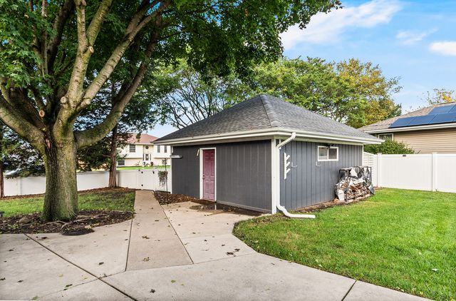 2817 Wake Island Drive, Joliet, IL 60435
