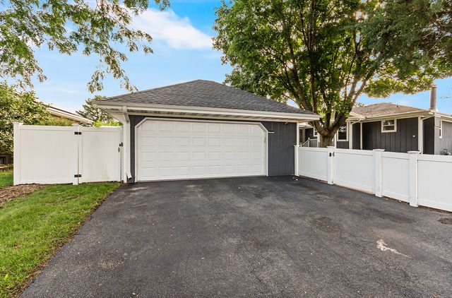 2817 Wake Island Drive, Joliet, IL 60435