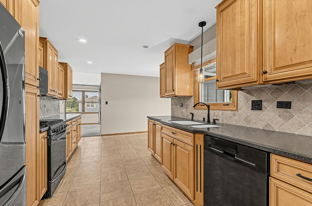 2817 Wake Island Drive, Joliet, IL 60435 — photo 4