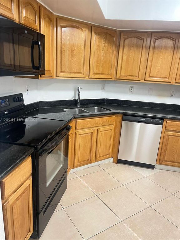 7410 SW 82nd St K312, Miami, FL 33143